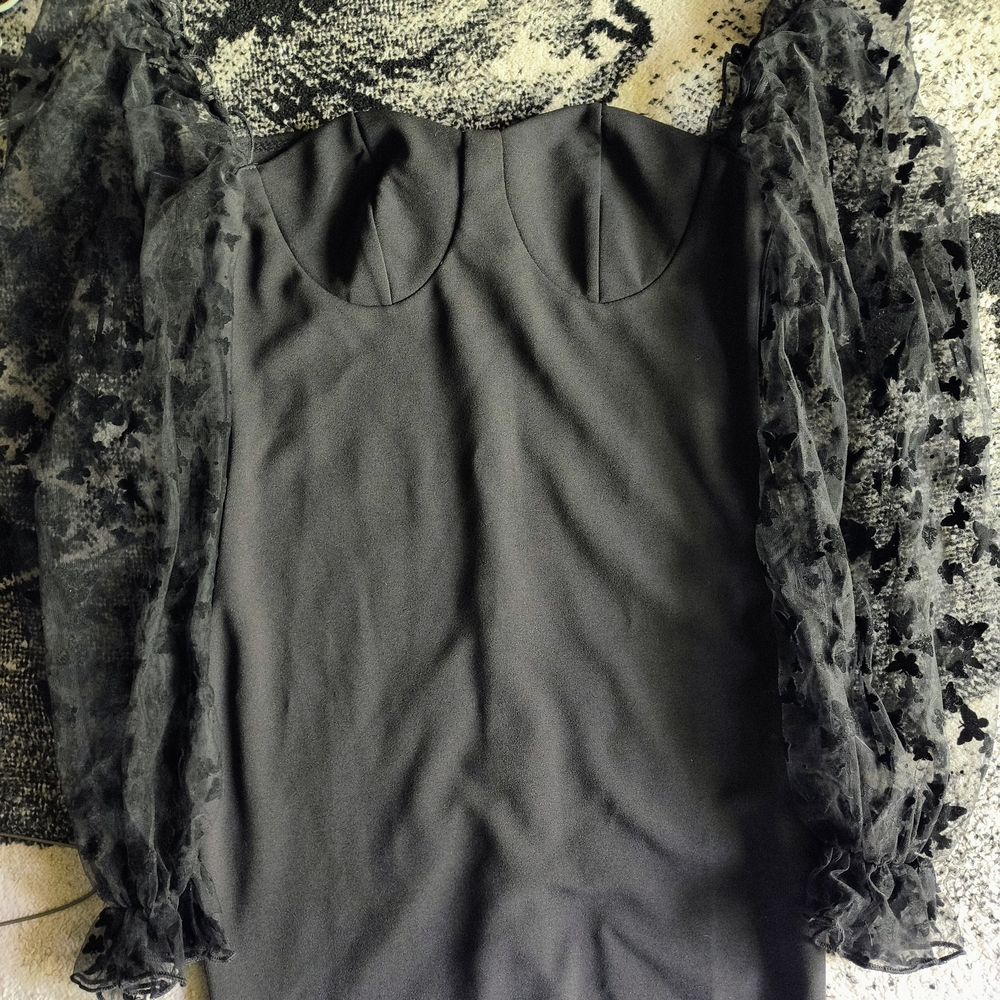 Elegant Black Lace Sleeve Women's Top